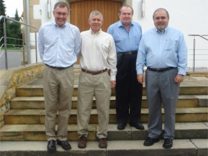 James, Richard, William "Bill", William "Bud" Borders vor der Jettenburger Kirche