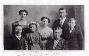 Picture of the family of the emigrant Johann Adam Riehle, born Oct 30, 1864 in Maehringen